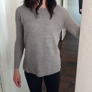 TAHARI 50% Merino Wool Sweater